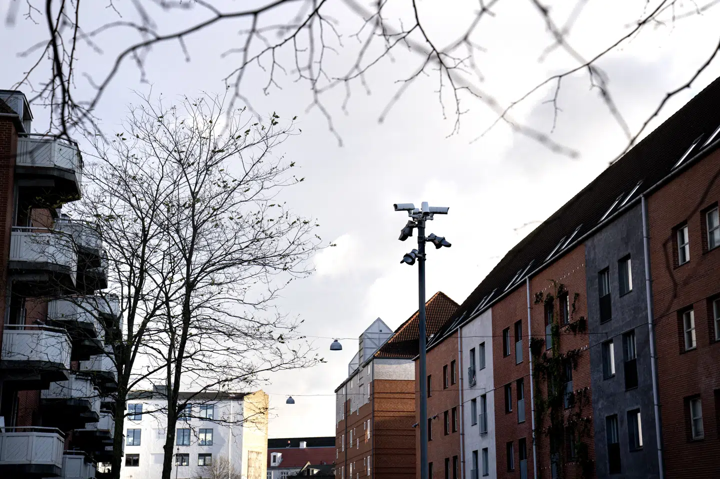Mjølnerparken i København, mandag den 2. december 2019. Mjølnerparken i København i figurerer på regeringens årlige ghettoliste, som blev offentliggjort den 1. december 2019. I år er der 28 almene boligområder på den såkaldte ghettoliste, som er udarbejdet af Boligministeriet. Det er tre færre end forrige år. Ida Guldbæk Arentsen/Ritzau Scanpix