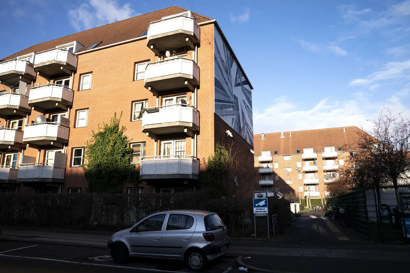 Mjølnerparken i København, mandag den 2. december 2019. Mjølnerparken i København i figurerer på regeringens årlige ghettoliste, som blev offentliggjort den 1. december 2019. I år er der 28 almene boligområder på den såkaldte ghettoliste, som er udarbejdet af Boligministeriet. Det er tre færre end forrige år. Ida Guldbæk Arentsen/Ritzau Scanpix