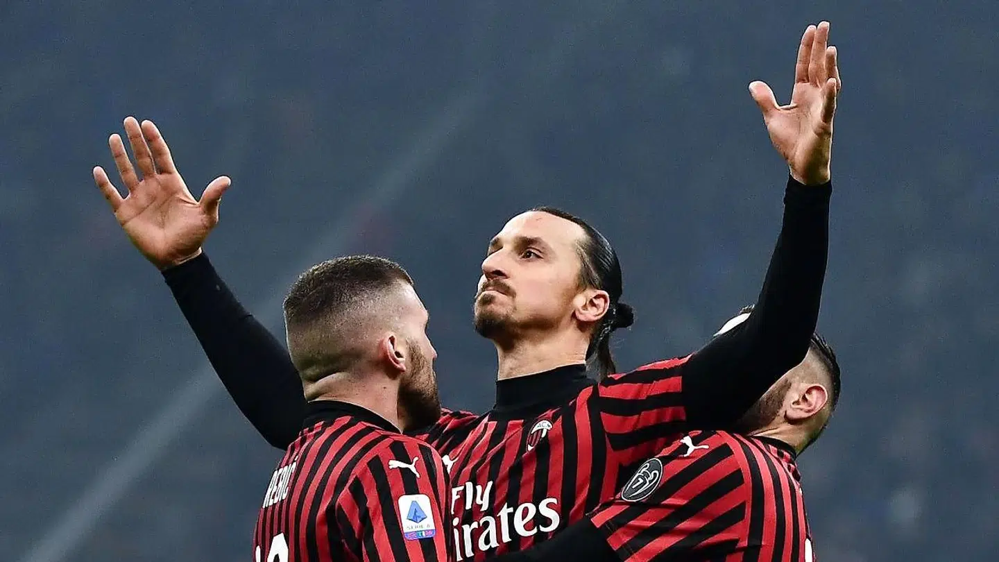 Zlatan Ibrahimovic lod sig hylde, efter han i slutningen af første halvleg bragte AC Milan foran med 2-0.