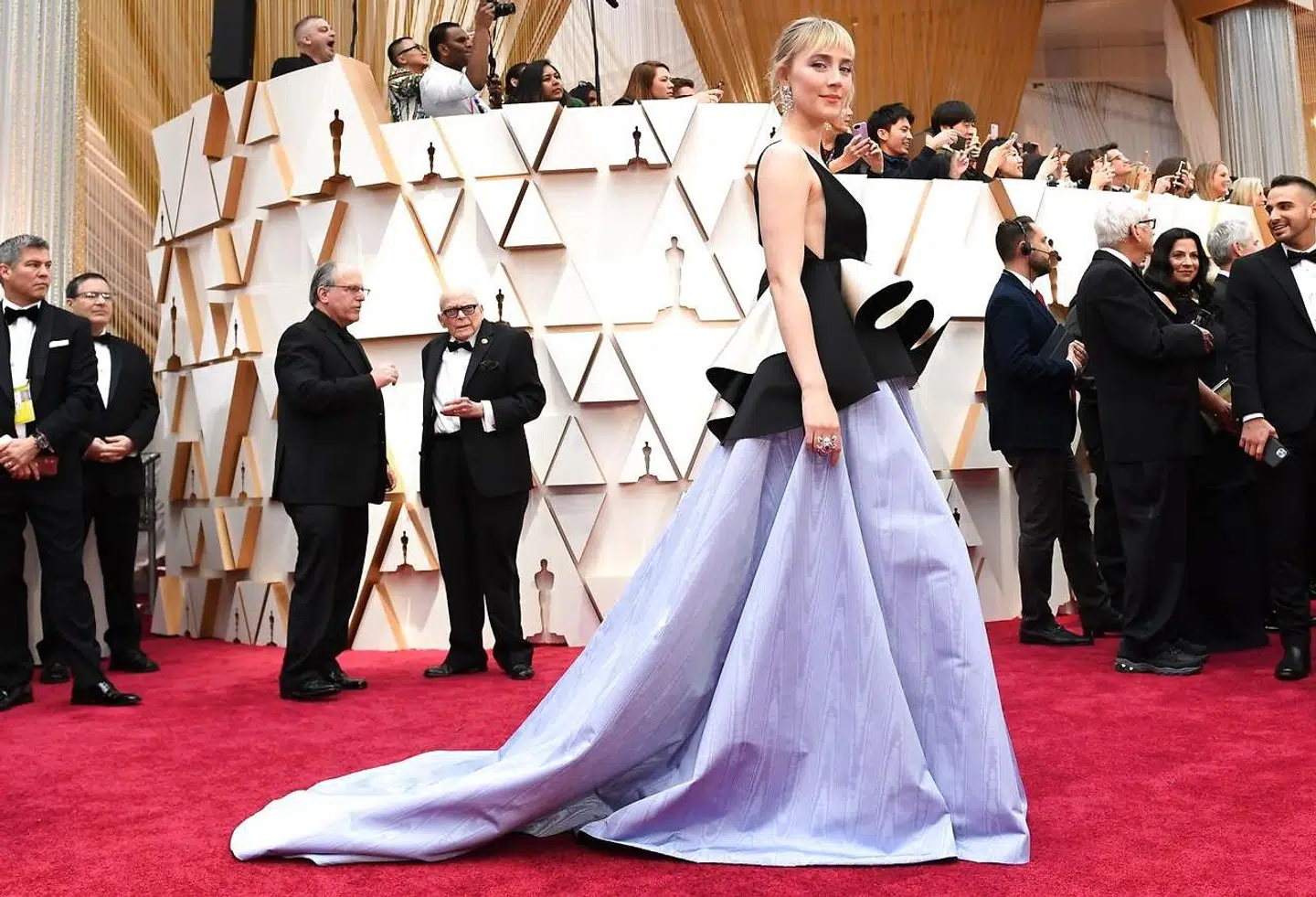 Den amerikansk-irske skuespillerinde Saoirse Ronan var ved Oscar-uddelingen iført en Gucci-kjole med genbrugsaftryk.