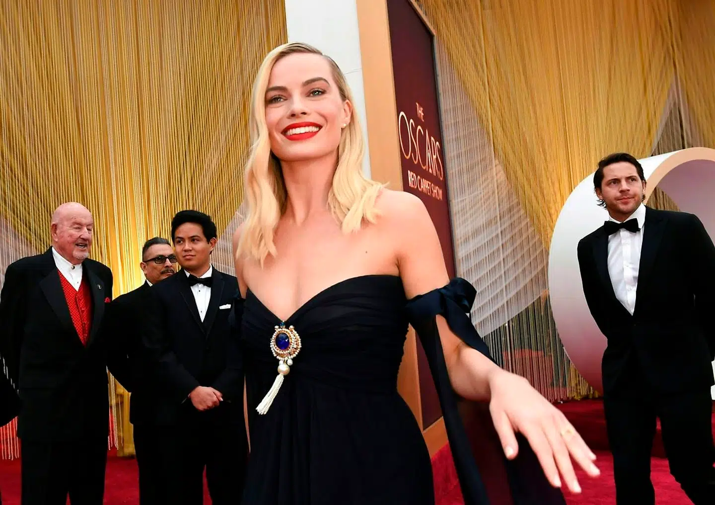 Margot Robbie ankommer til Oscar-showet søndag.