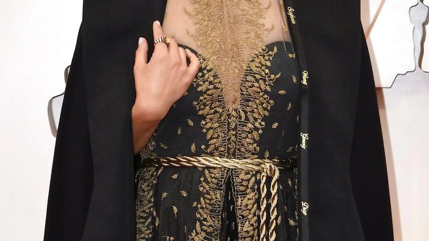 Her ses nogle af navne på Natalie Portmans kappe.