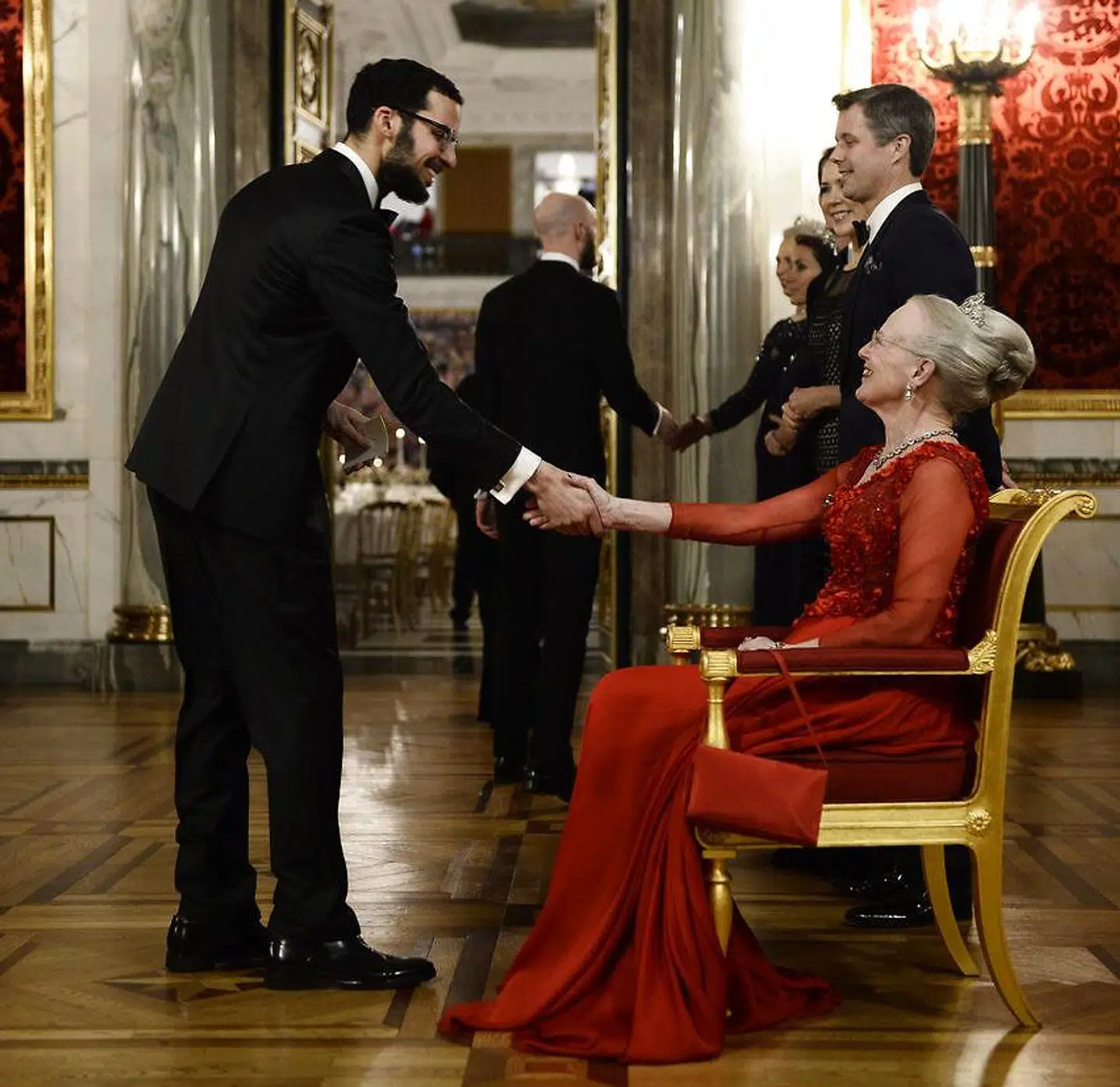 Isam B var i 2016 med til dronning Margrethes bal for kunst og kultur på Christiansborg slot.