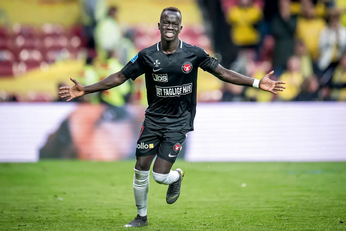 Wwer Mabil scorede to gange, da FC Midtjylland besejrede kinesisk hold 6-0 i træningskamp.