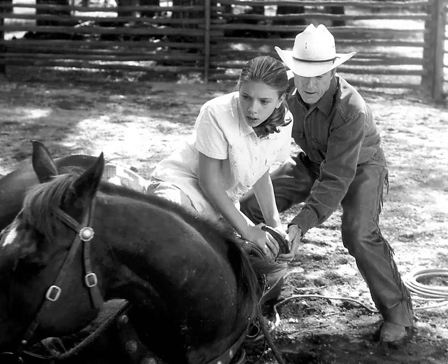 In an emotional scene from the movie "The Horse Whisperer, " actress Scarlett Johansson (L), is helped into the saddle by actor Robert Redford after being traumatized in a horseback riding accident. The movie is based on the best-selling book "The Horse Whisperer" by Nicholas Evans who regularly consulted with renowned horse trainer Monty Roberts. (B/W) AFP PHOTO/Elliott MARKS/TOUCHSTONE PICTURES