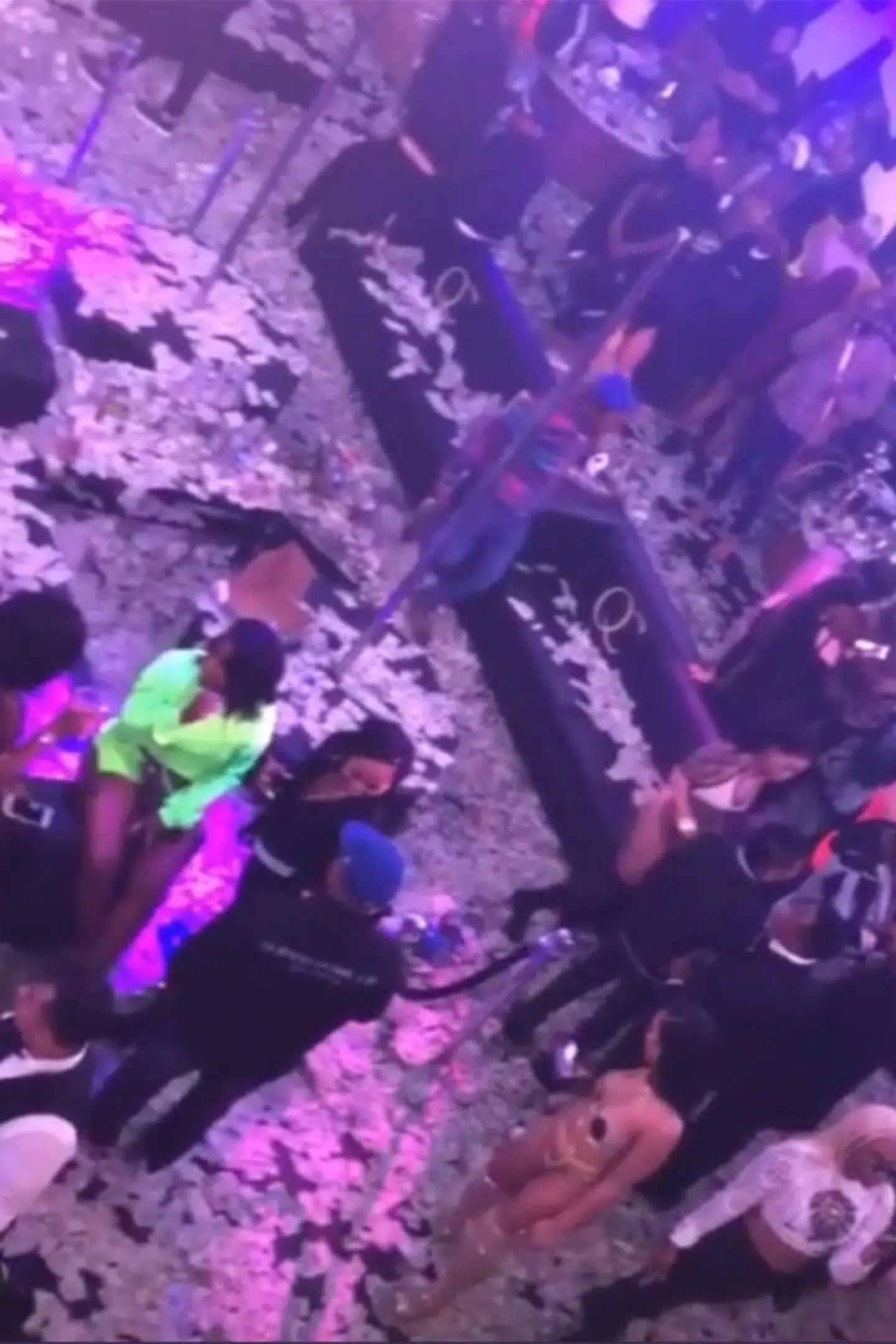 Gæsterne kunne vade rundt i tusindvis af dollarsedler på stripklubberne i Miami.