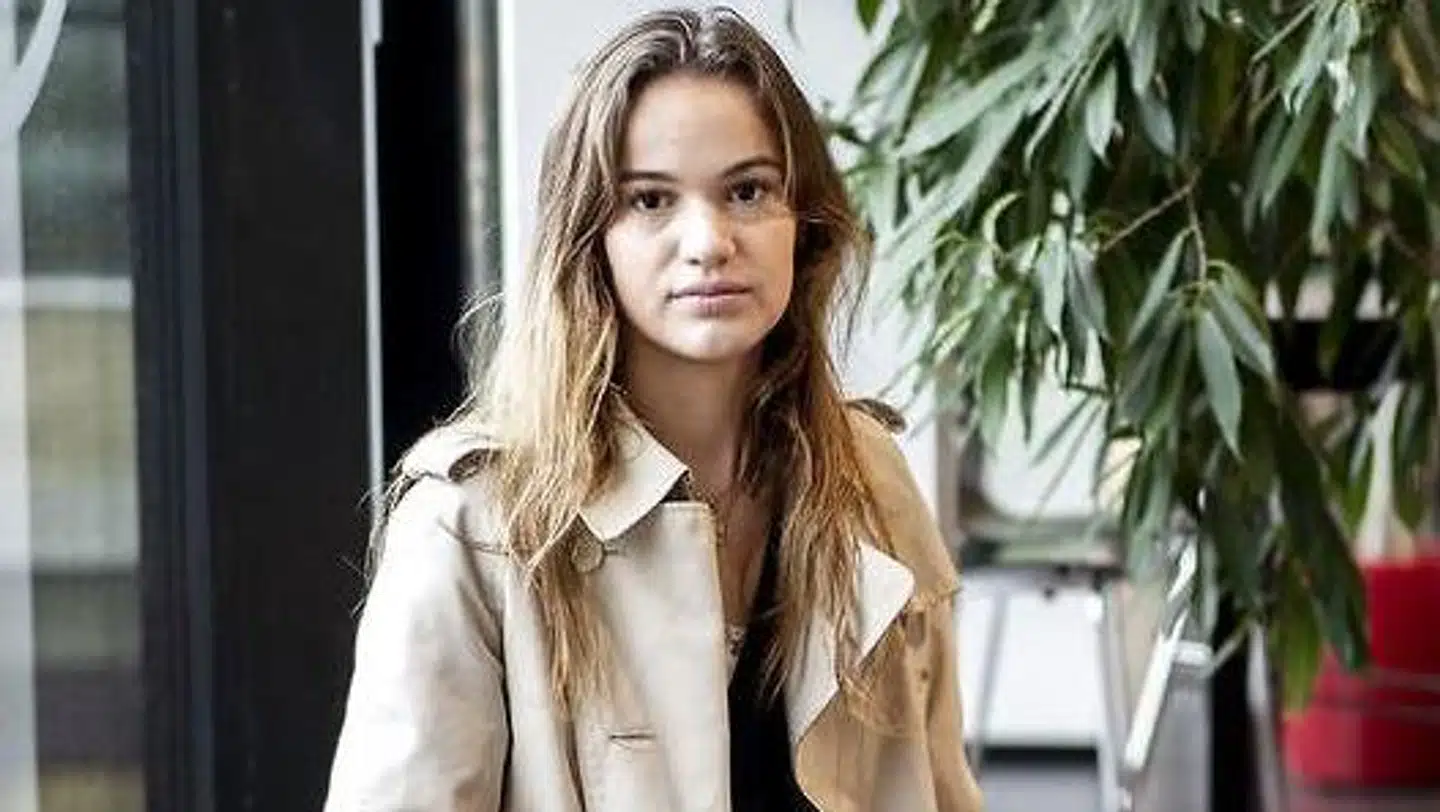 Katrine Fischer går i 2.g på Lyngby Handelsgymnasium. Hun er træt af, at de fleste af hendes klassekammerater dovne og ikke laver noget som helst.