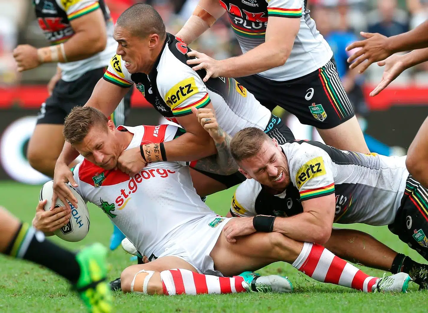 Omkring 12 procent af spillerne i den australske rygbyliga er aboriginals. Her en situation fra kampen mellem St George Illawarra Dragons og Penrith Panthers i 2017.