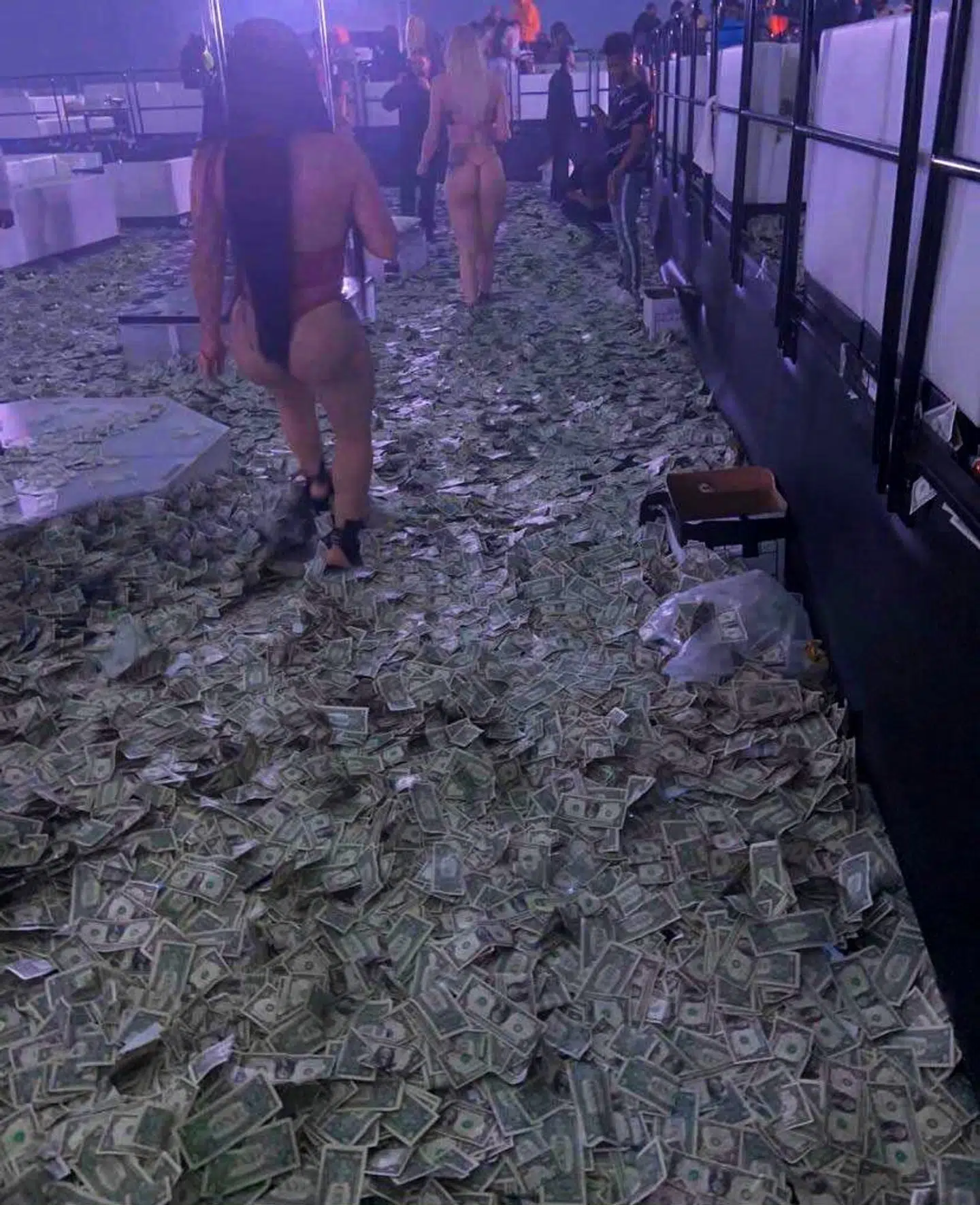 Pigerne på denne unavngivne stripklub kunne vade i tusindvis af dollarsedler efter dette års Super Bowl LIV.