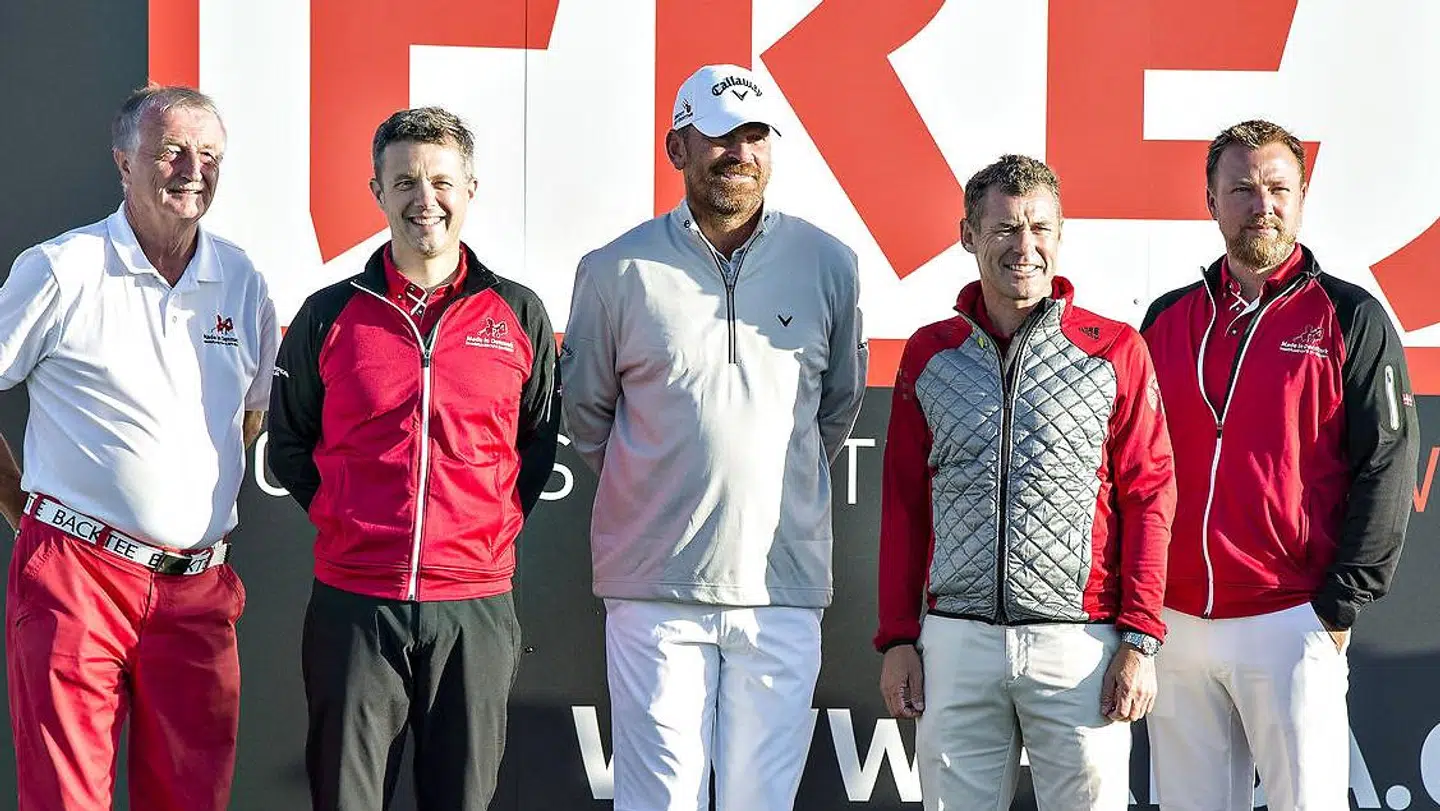 Himmerlands Golf & Spa Resort, hvor billedet er taget, har fortsat underskud. Det må Lars Larsens søn, Jacob Brunsborg (yderst til højre) sande.