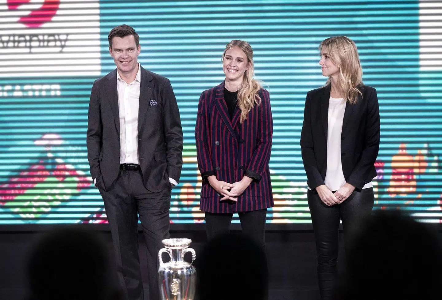 Nent Groups tre værter under EM-slutrunden til sommer. Peter Grønborg, Signe Vadgaard og Camilla Martin.