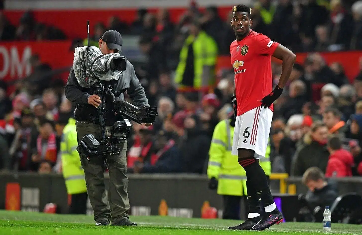 Paul Pogba på vej på banen.