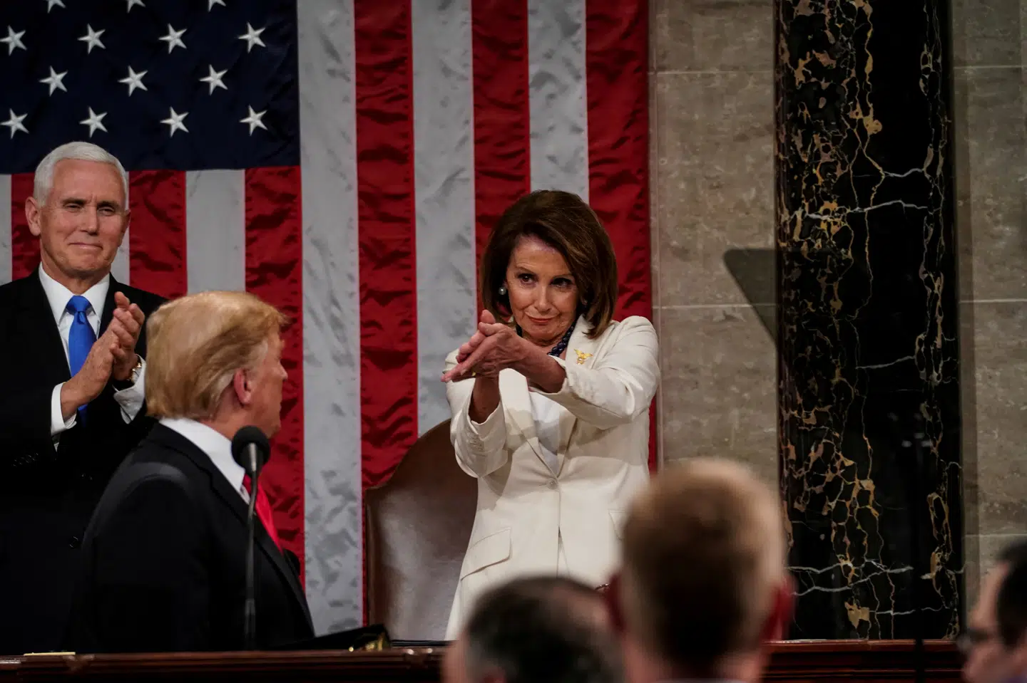 Som sidste år sidder formanden for Repræsentanternes Hus, demokraten Nancy Pelosi, lige bag præsident Donald Trump, når han holder sin årlige State of the Union-tale i Kongressen onsdag klokken 03.00 dansk tid. Der er iskold luft mellem de to. (Arkivfoto) Pool/Reuters
