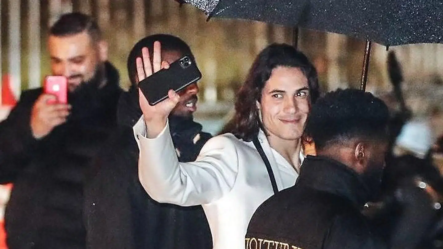 Her ses Edinson Cavani ankomme til Neymars fest.