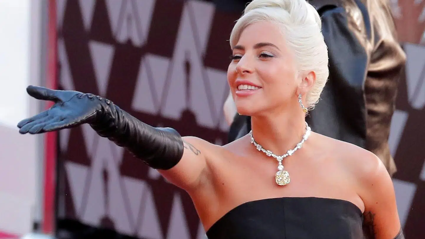 Lady Gaga troppede op til Super Bowl med sin nye kæreste under armen.