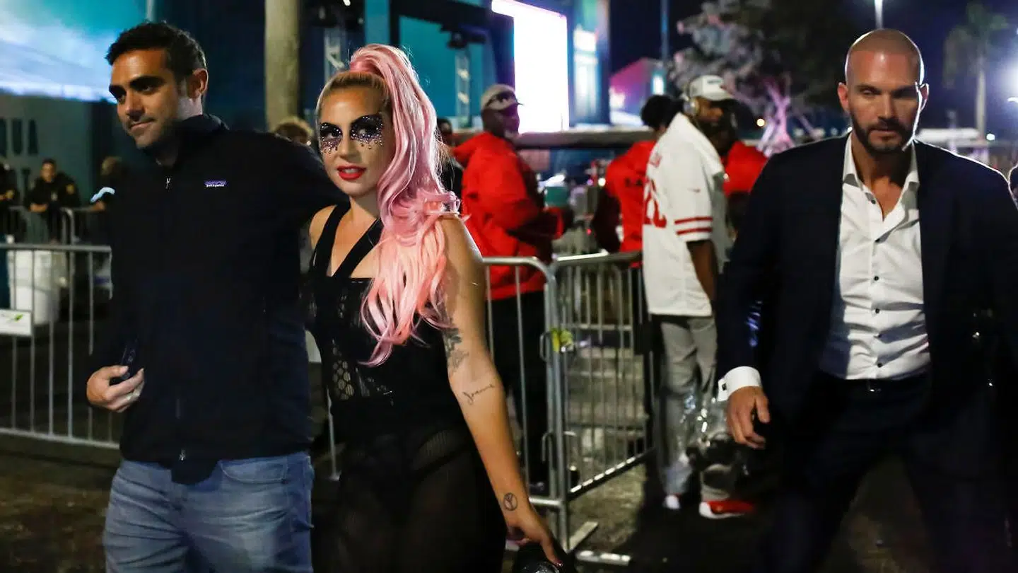 Lady Gaga med Michael Polansky efter Super Bowl-finalen.
