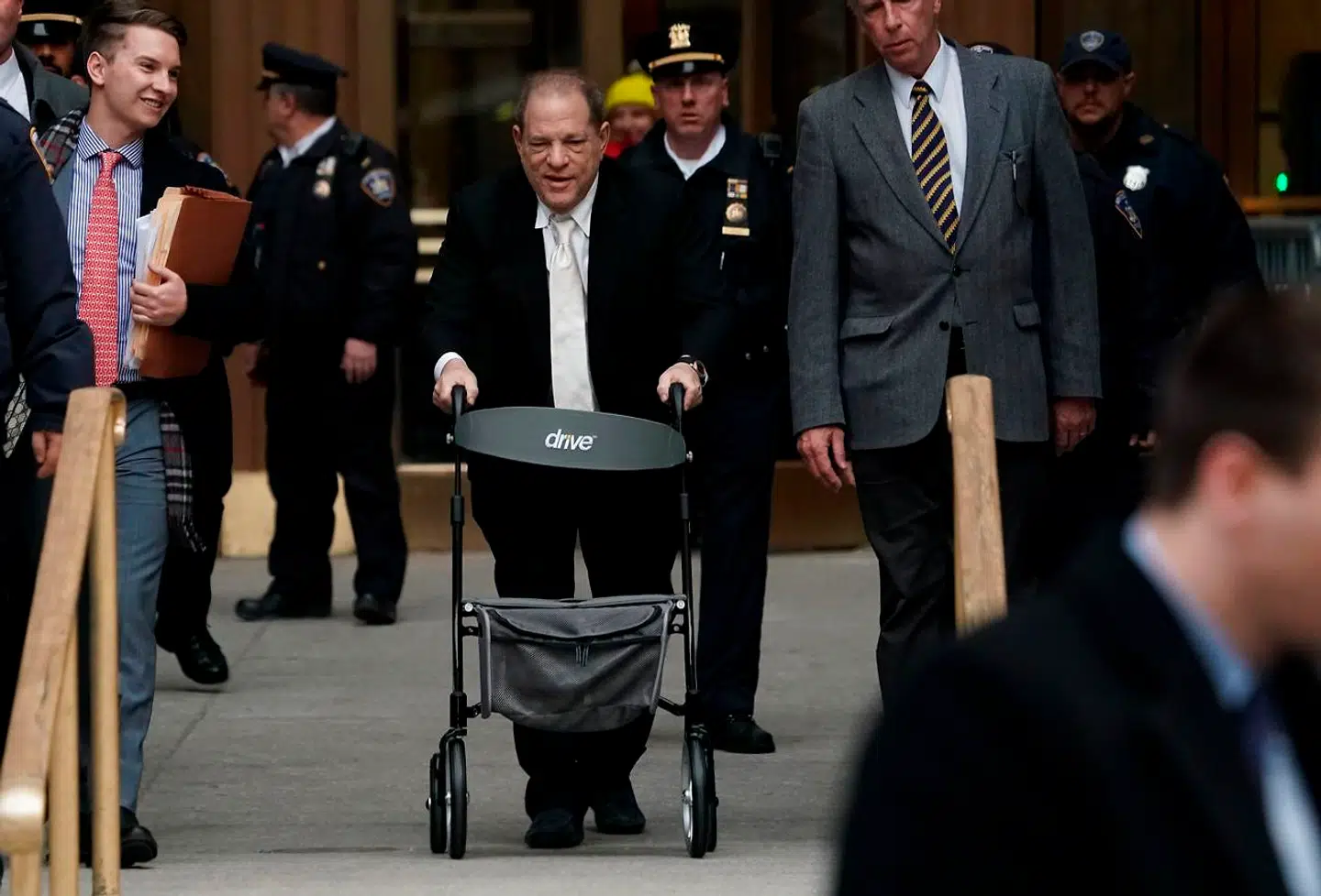 Harvey Weinstein ankommer til retten i New York.