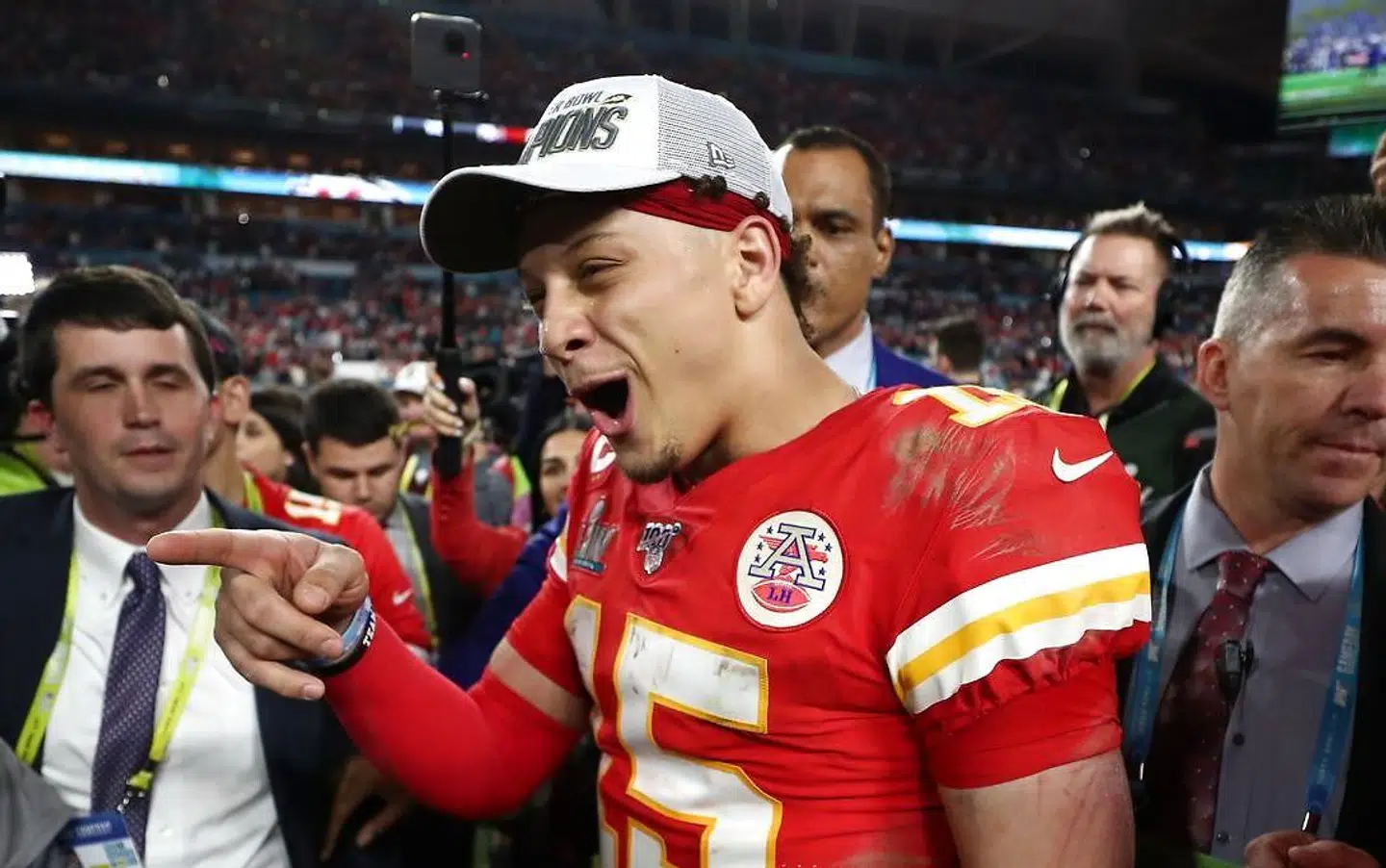 Kampens spiller, Patrick Mahomes, får store ord med på vejen fra Morten Andersen.