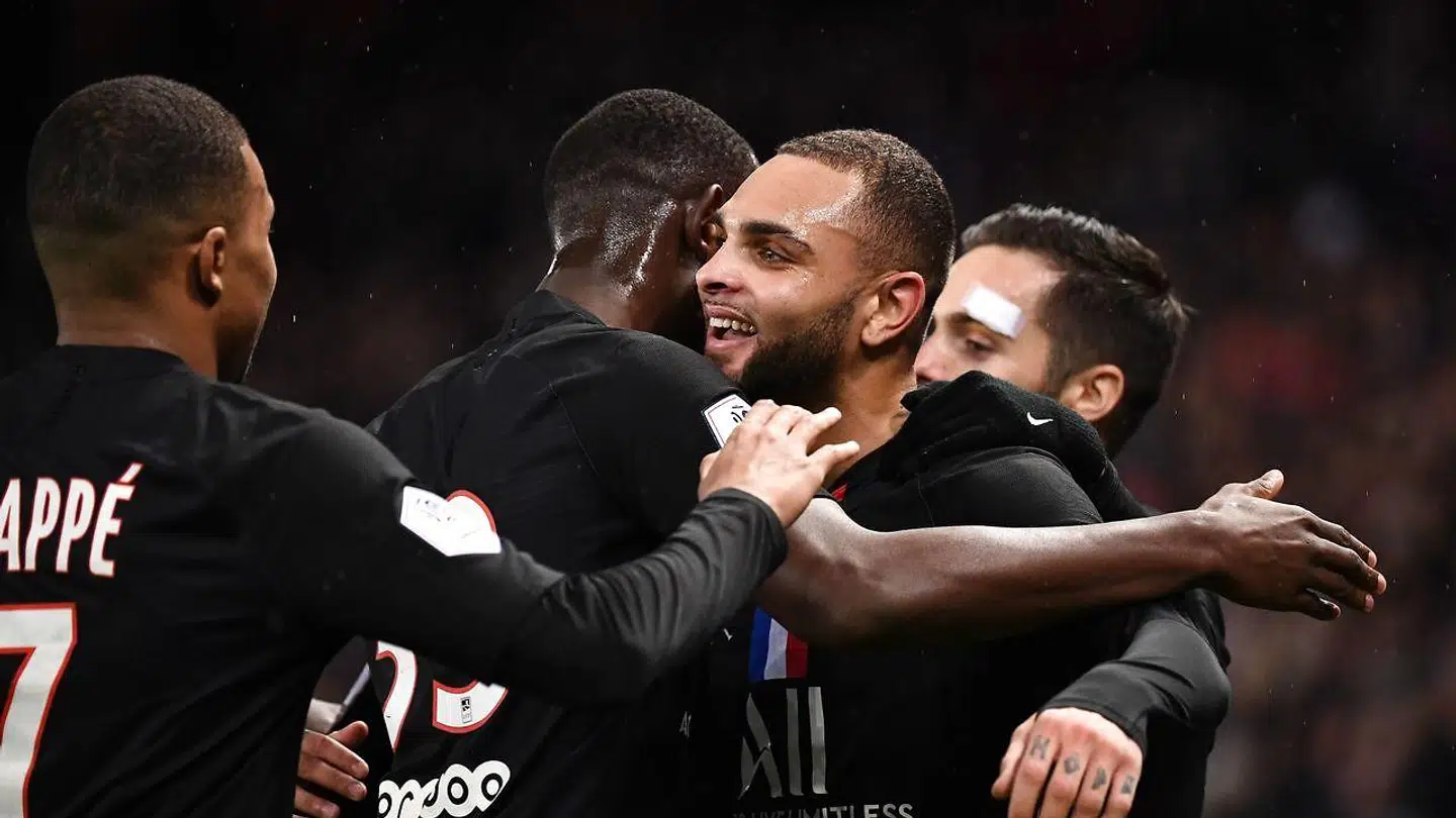 Det var svært for PSG-spillerne at holde smilene tilbage efter det atypiske selvmål.
