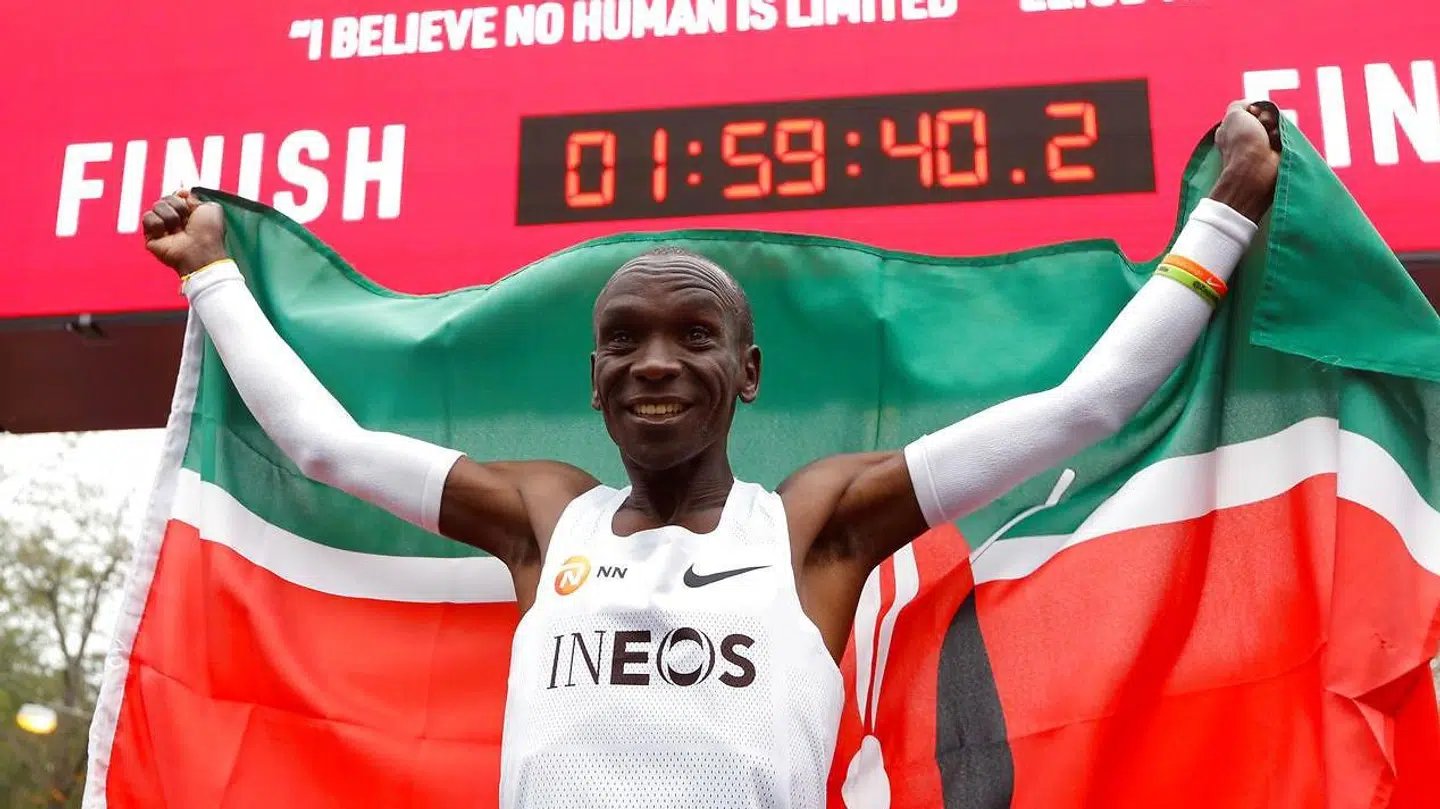 Eliud Kipchoge efter sin vilde rekord.