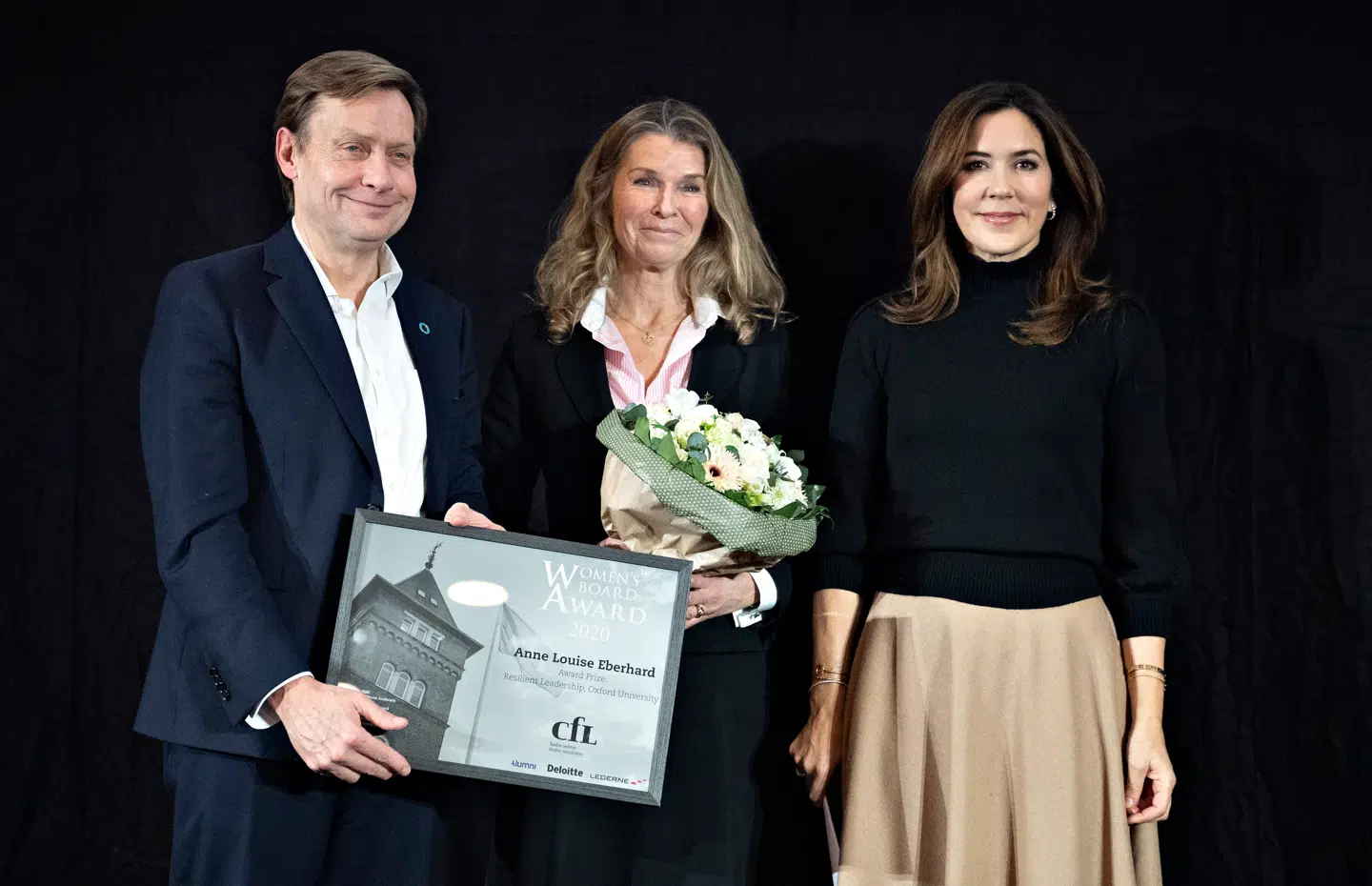 Kronprinsesse Mary med den stolte vinder.