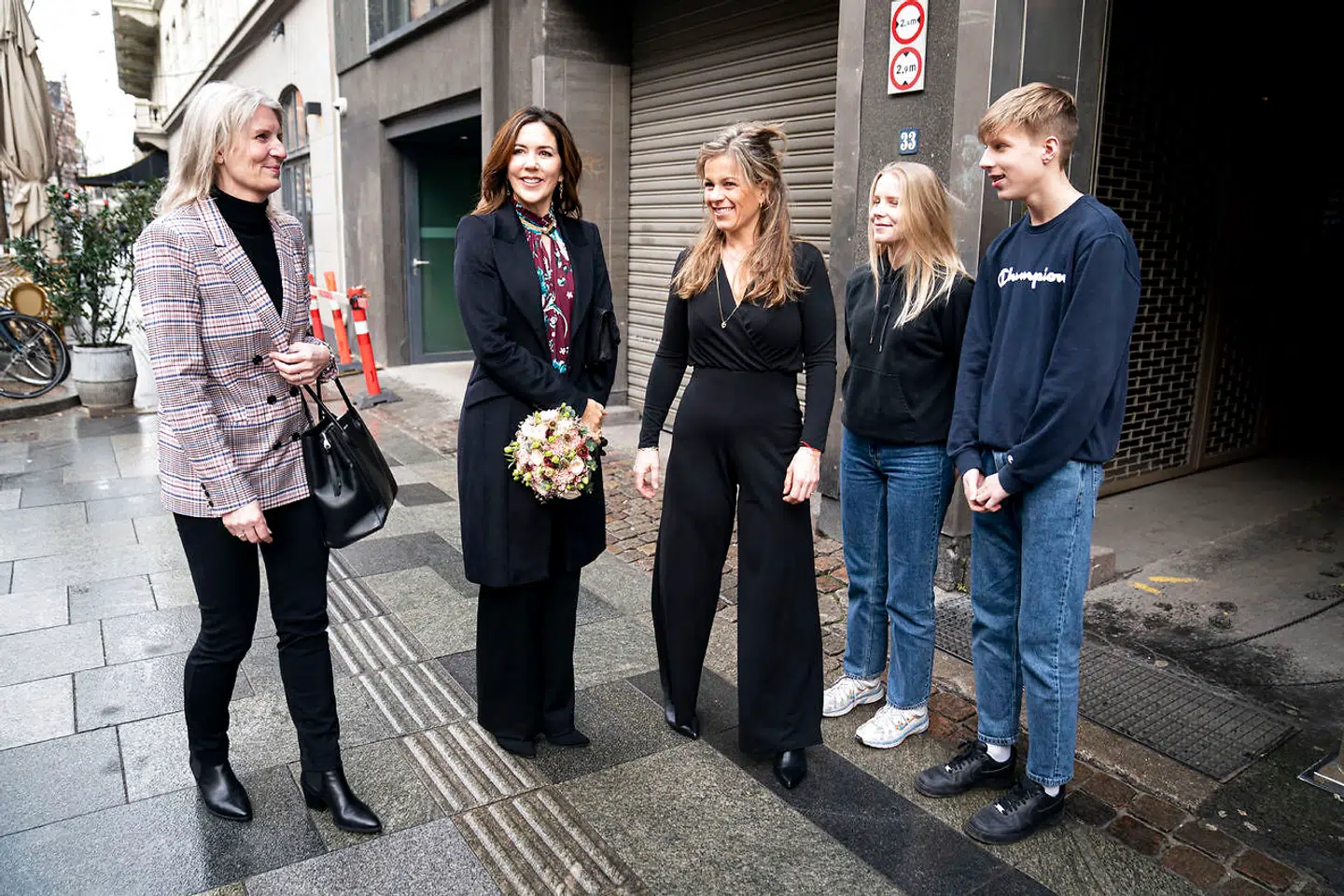 Kronprinsesse Mary smilede pænt ved ankomsten onsdag.