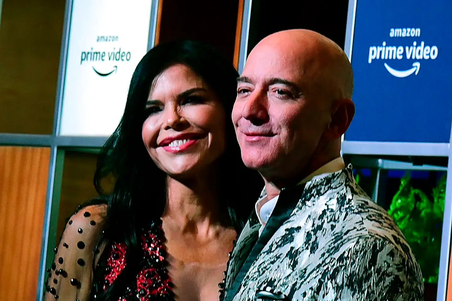 Jeff Bezos med sin kæreste, den tidligere tv-vært Lauren Sanchez. (Arkivfoto)