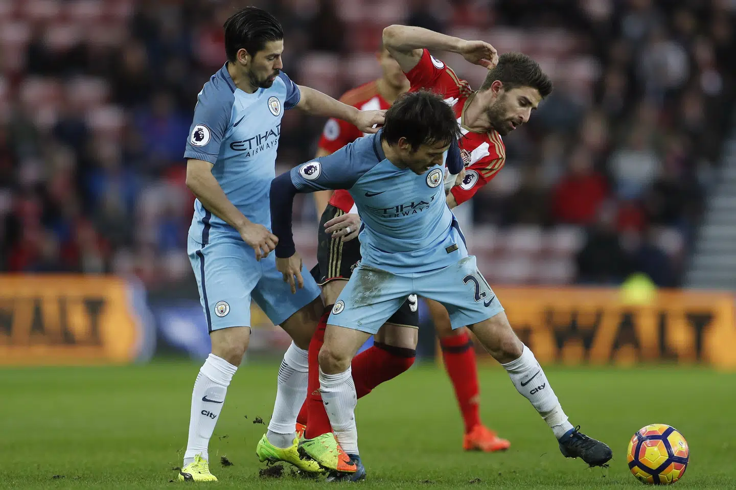 Nolito (til venstre) spillede for Manchester City frem til sommeren i 2017, hvor han skiftede til Sevilla. Torsdag var han med til at ryge ud af Copa del Rey mod den lille klub Mirandes. Lee Smith/Reuters