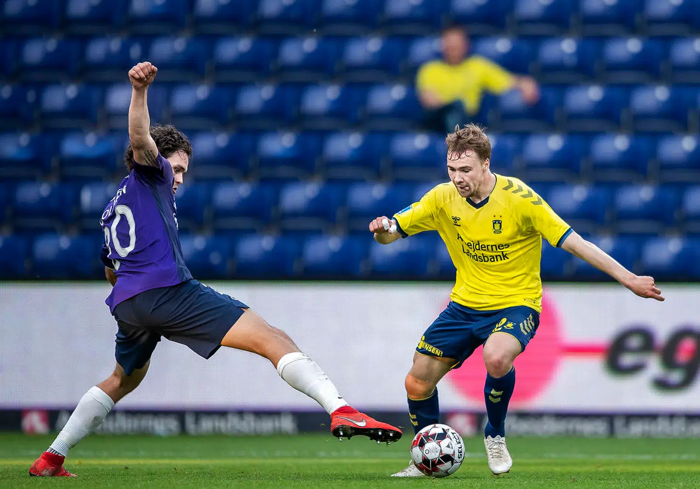 Rygterne om Red Bull-alliancen kom som et chok for Simon Tibbling (th.)