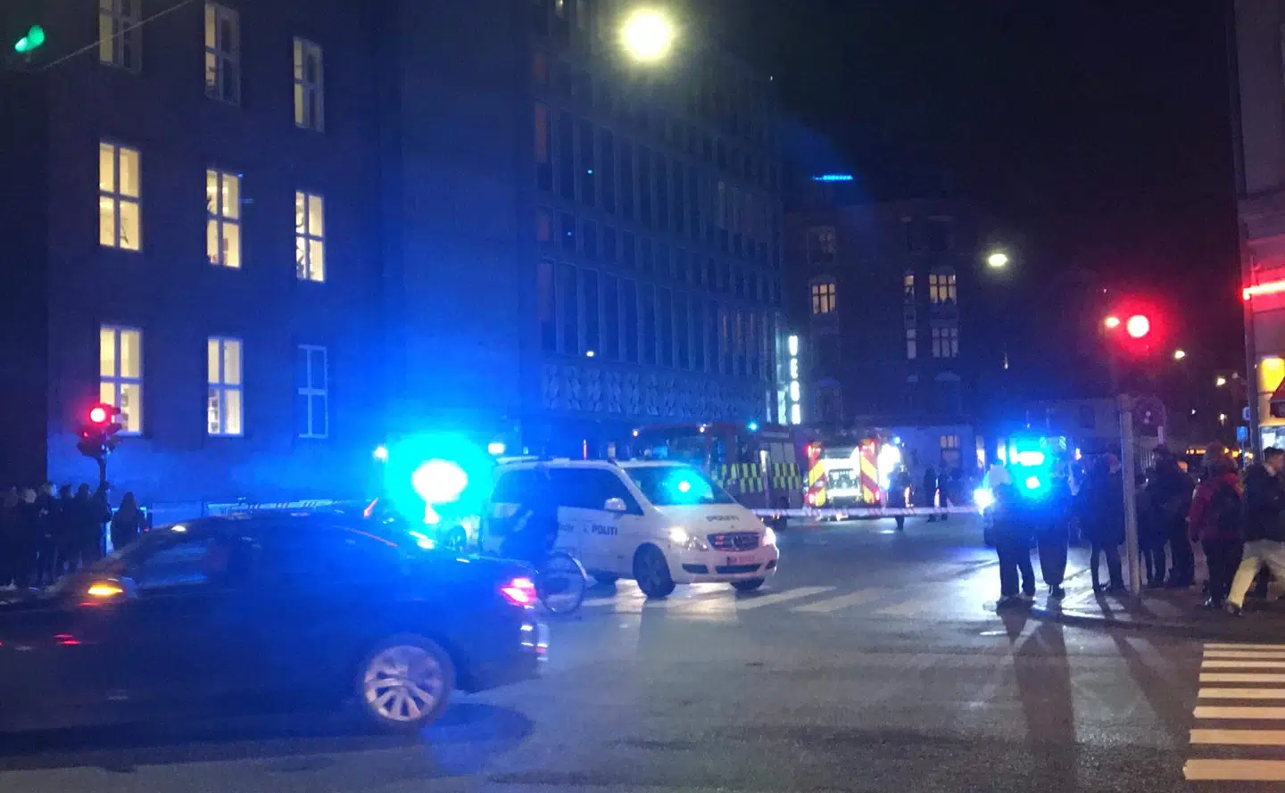 Enghavevej er spærret i flere timer, melder Københavns Politi. Foto: Byrd / Frank Karlsen.