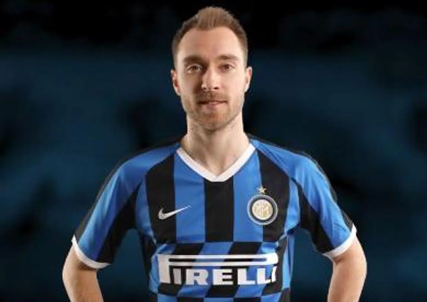 Christian Eriksen i sin nye hjemmebanetrøje.