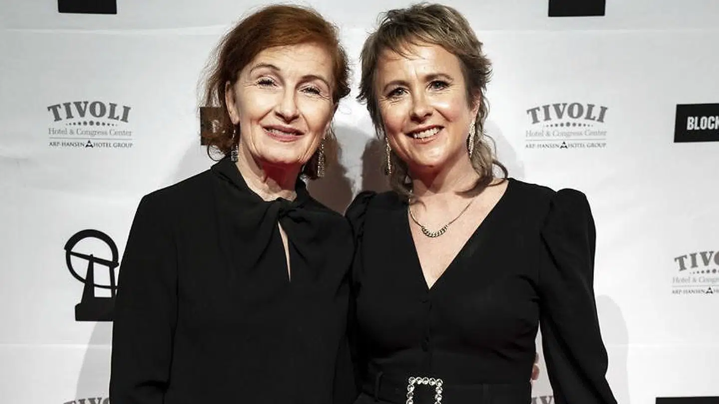 Bodil Jørgensen (t.v.) og Lisbeth Wulff på den røde løber til Danmarks Filmakademis uddeling af Robert Prisen 2020.