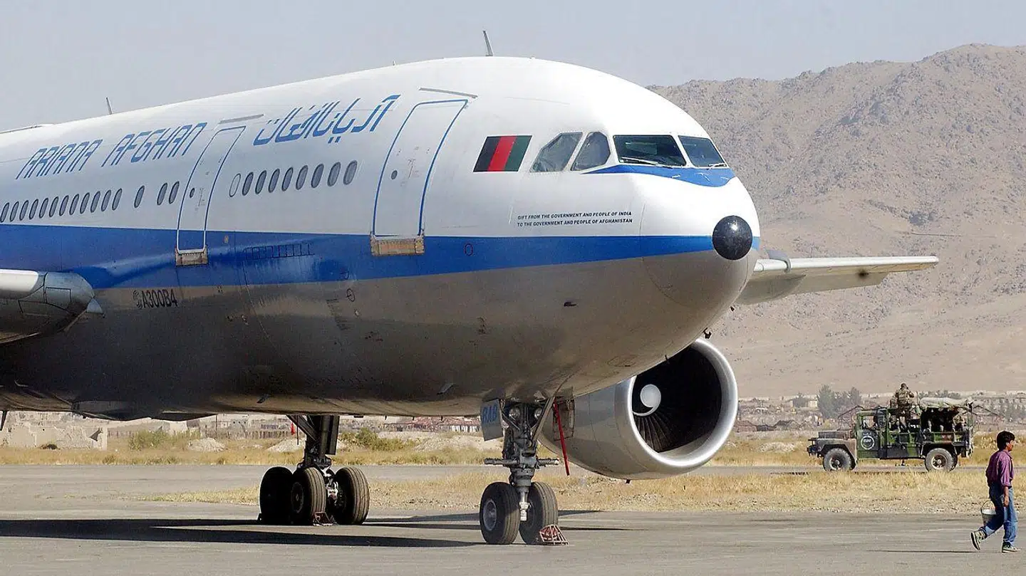 Det er et fly fra det statsejede selskab Ariana Afghan Airlines, der mandag styrtede syd for Kabul. (Billedet er hentet i arkivet og viser altså IKKE det aktuelle fly)