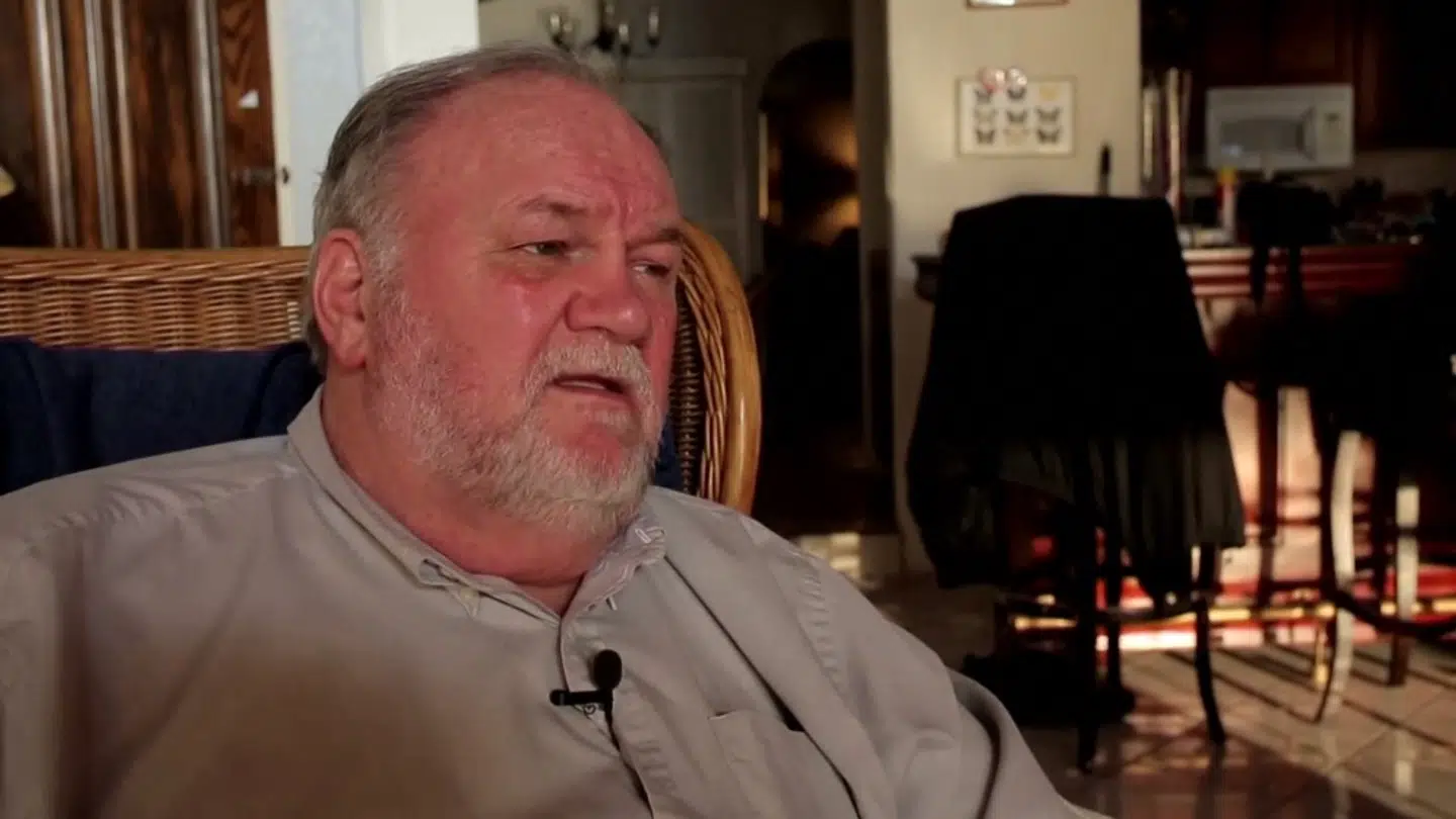 Thomas Markle truer med 'at fortælle alt', hvis prins Harry og hertuginde Meghan går i retten mod en britisk avis.