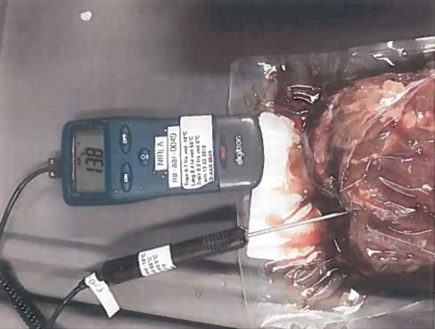 Temperaturen i en ribeye hos Bone's i Tilst var den 13.02.2019 13,8 grader.Kødet lå i kølerummet og skulle derfor holdes på en temperatur på maks. 5 grader.