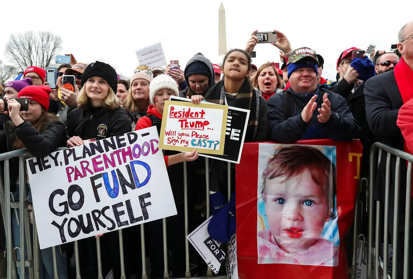 Anti-abort-demonstranter og Trump-fans.