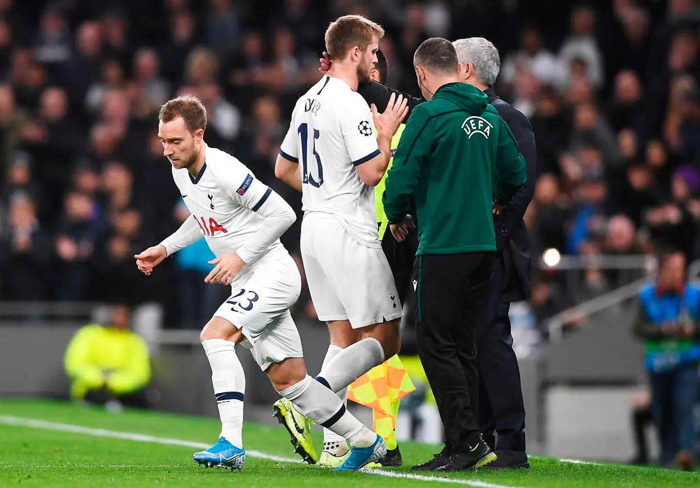 Christian Eriksen bliver skiftet ind i stedet for Eric Dier i Tottenhams hjemmekamp i Champions League mod Olympiakos.