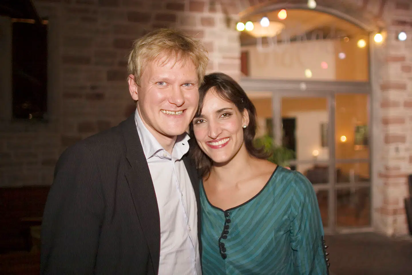 Dina var i 2006 vært på programmet 'Dinas dates', hvor hun var på date med forskellige kendte danske mænd. Billedet er fra hendes date med Kasper Holten.