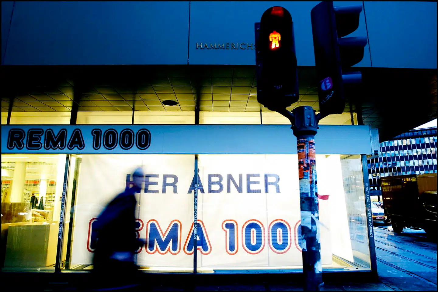 (ARKIV) Rema 1000 butik 5. november 2004. Fem Rema 1000-butikker i hovedstadsområdet har ansøgt om at få lov til at droppe kontanterne om aftenen. Det skriver Ritzau, lørdag den 30. december 2017.. (Foto: Christian Als/Scanpix 2017)