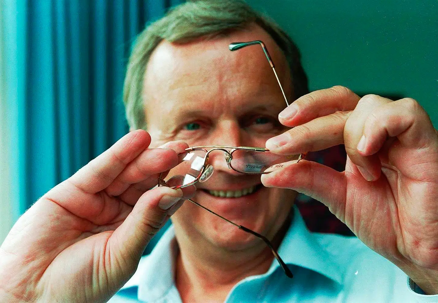 Louis Nielsen købte masser af brillestel billigt.