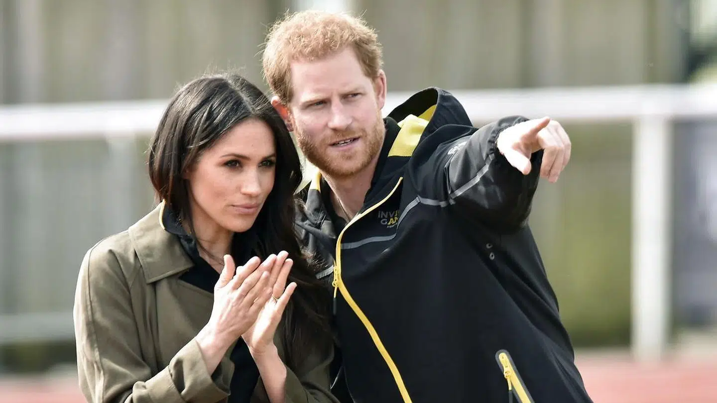 Ifølge en analyse fra engelske The Guardian er hele 43 pct. af artiklerne om Meghan Markle fra maj 2018 til januar 2020 negative. Blot otte pct. af artiklerne om Kate Middleton i samme periode var negative.
