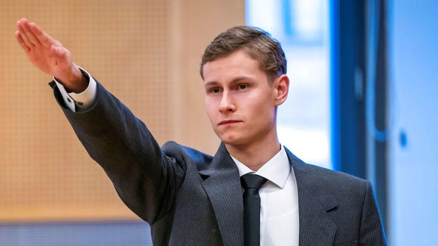 Philip Manshaus lavede en Nazi-hilsen under et retsmøde den 7. oktober 2019.
