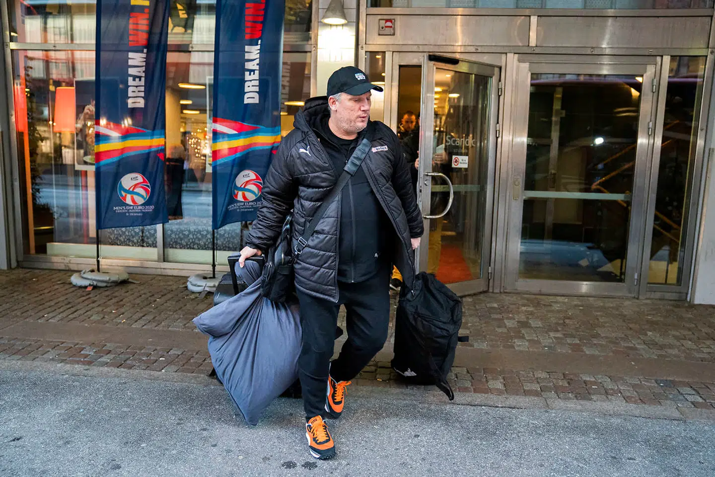 Træner Nikolaj Jacobsen. Håndboldherrelandsholdet forlader deres hotel Scandic St. Jörgen i Malmø torsdag den 16. januar 2020.De danske håndboldherrer er ude af EM, som endte for dem onsdag efter tre kampe i det indledende gruppespil. (foto: Martin Sylvest/Ritzau Scanpix 2019)