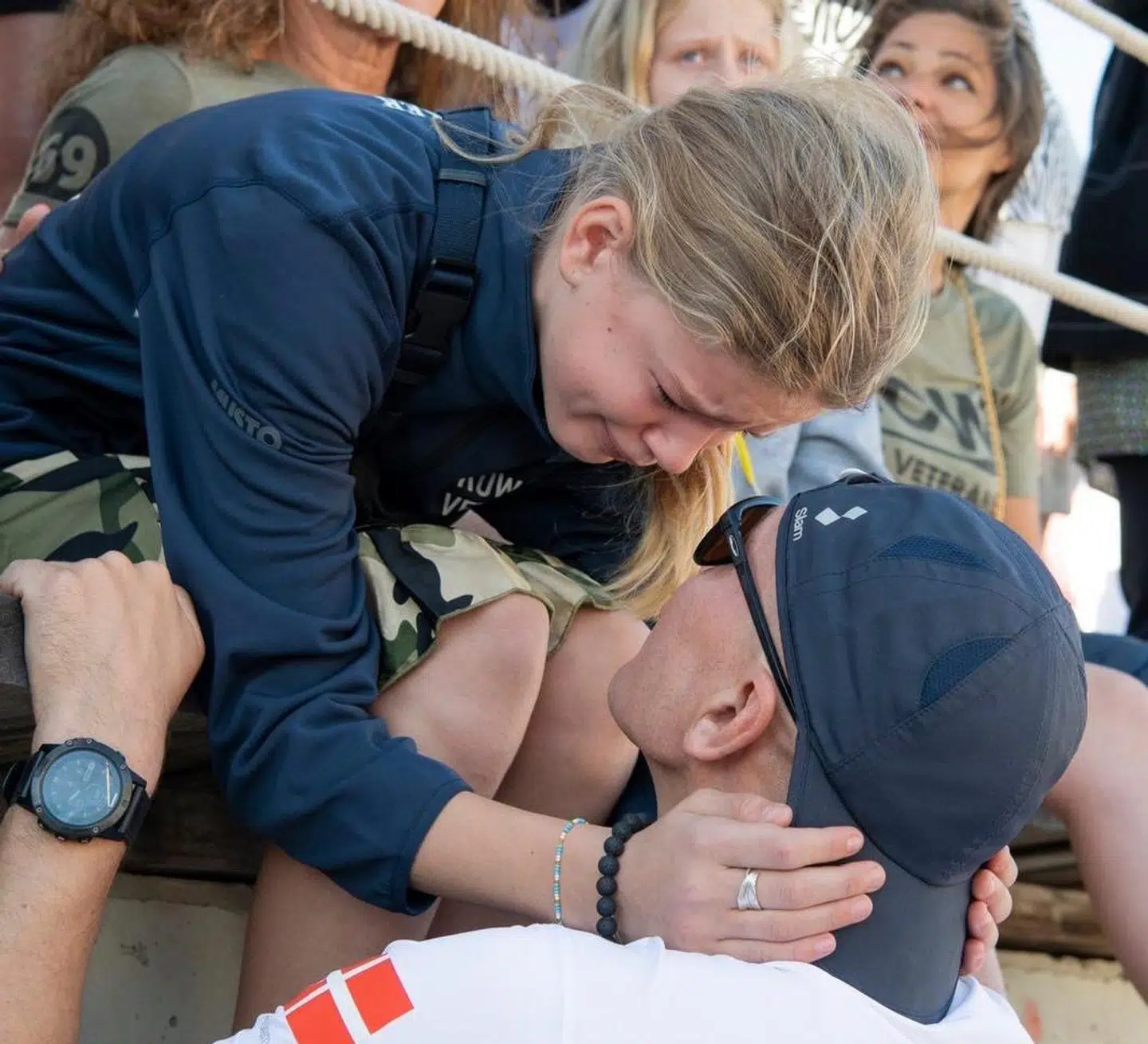 Mathilde siger farvel til sin far den 12. december på La Gomera.