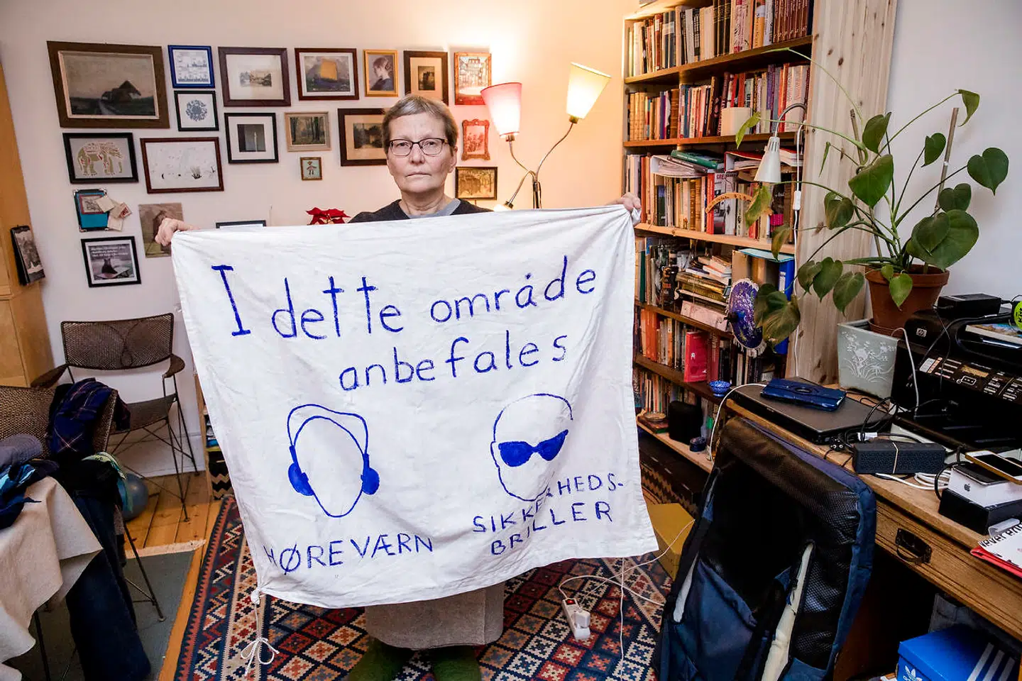 Problemer ved Anker Jørgensens Plads i Sydhavnen. Nogle af de skilte Ulla Cornett har lavet.