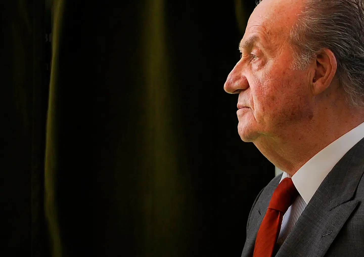 Juan Carlos, mens han stadig var konge, og skandalerne væltede ned over ham.