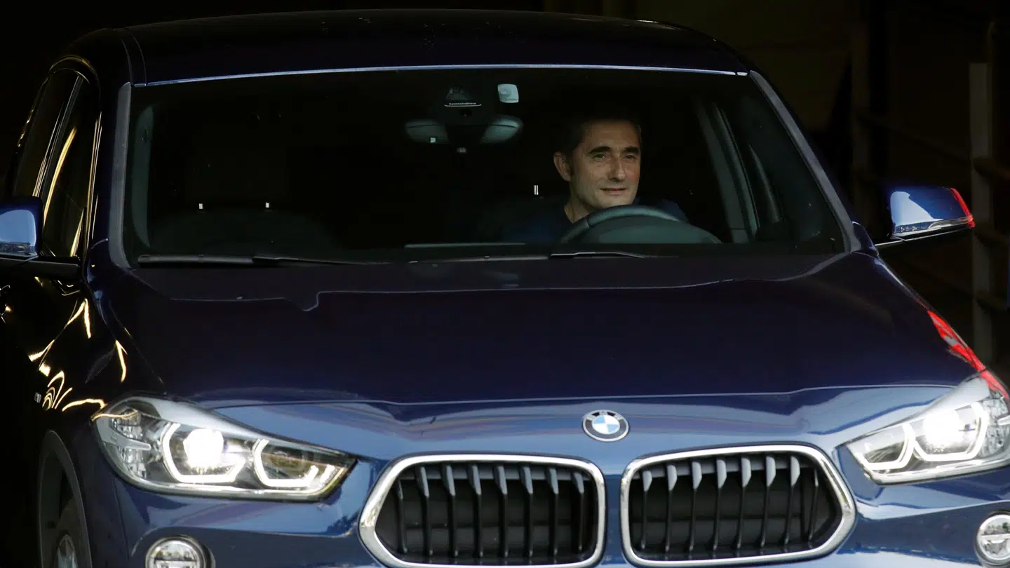 Her forlader Ernesto Valverde Barcelonas træning mandag den 13. januar.