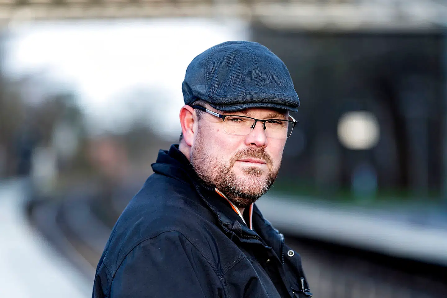 Efter ulykken er Carten Lutz blevet lyd- og lysfølsom. Han går med kasket for at skærme sig mod lys og har ofte musik i ørerne, når han er ude.