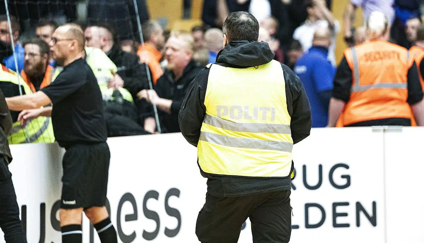 Der udbrød tumult i hallen efter OB og Brøndby havde mødt hinanden.