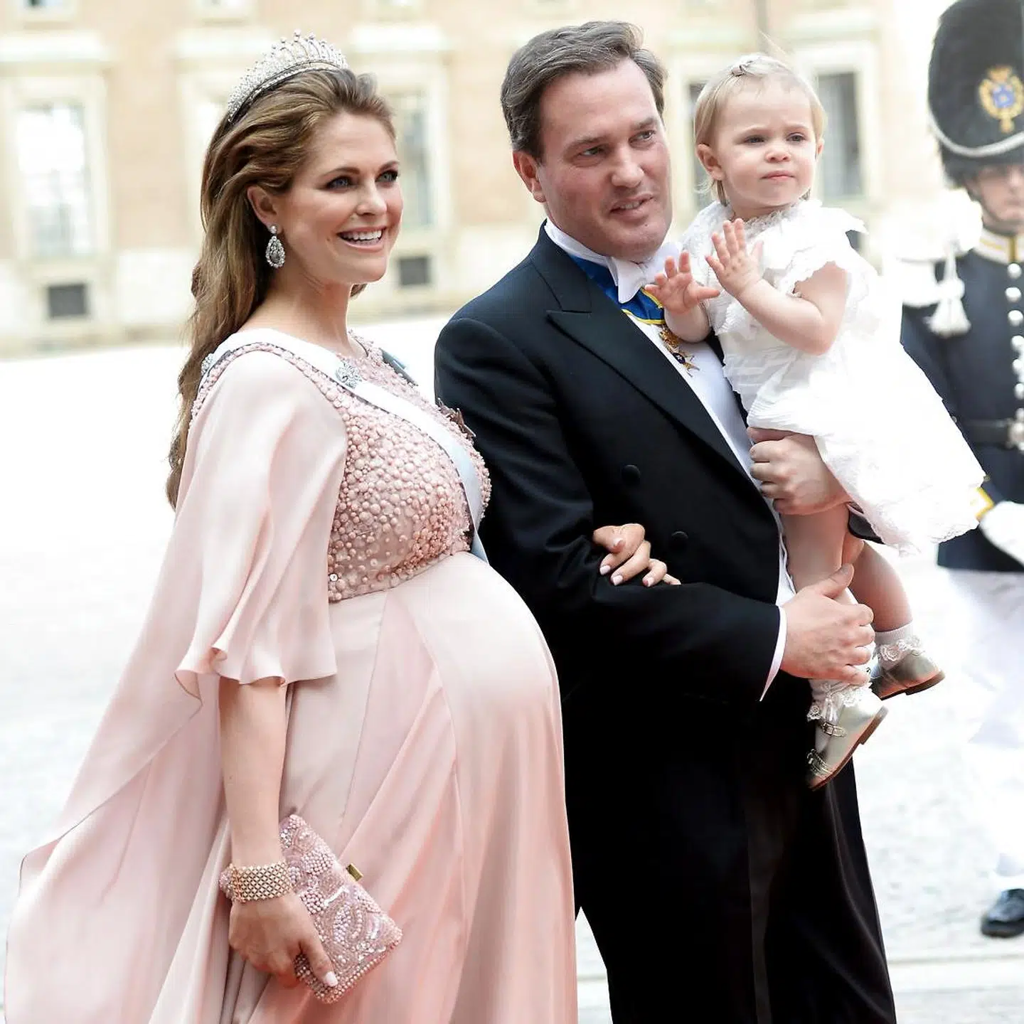 Her ses prinsesse Madeleine, mens hun ventede sig med parrets andet barn. Parret deltog ved prins Carls Philips bryllup, og to dage senere fødte prinsessen. EPA/Fredrik Sandberg / TT SWEDEN OUT